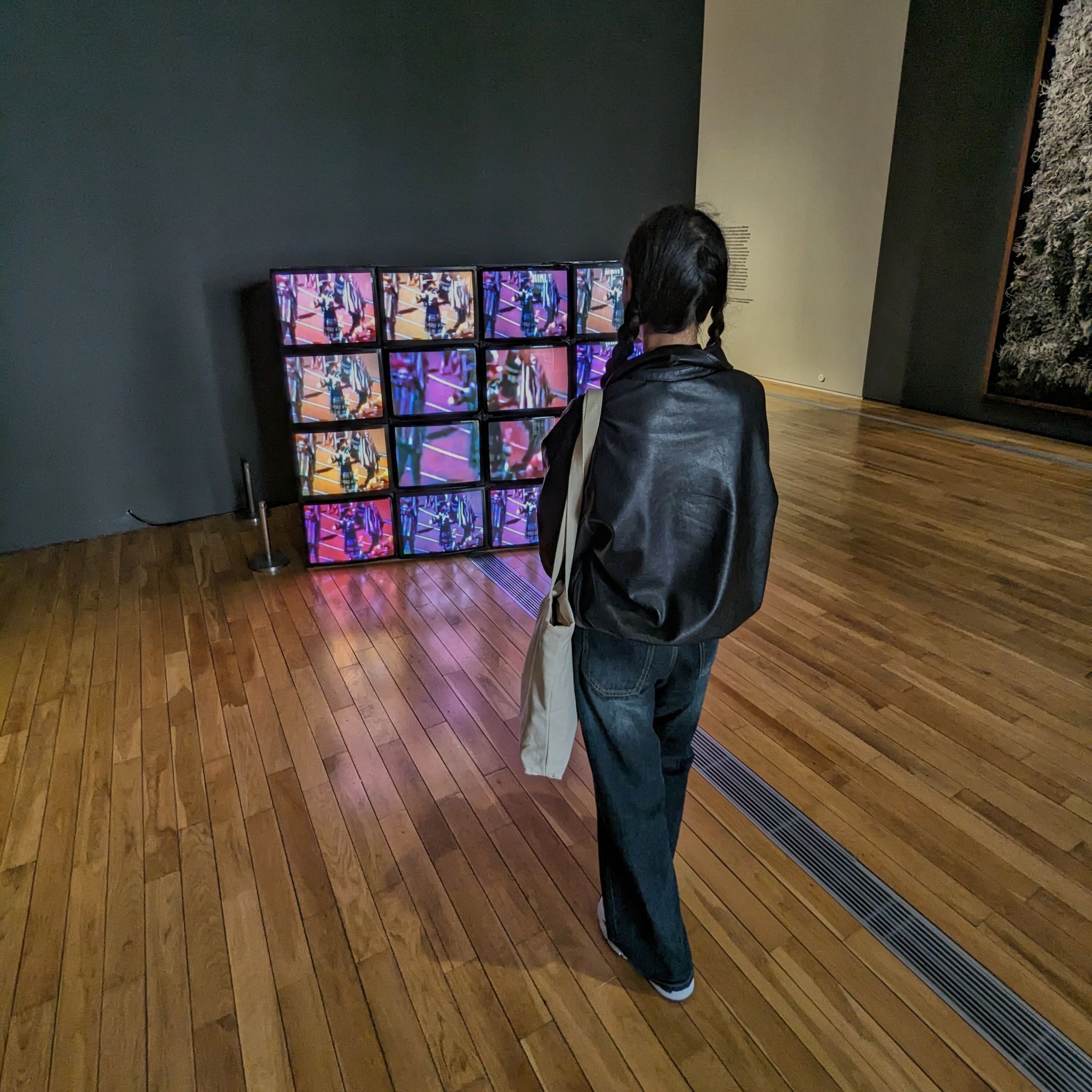 PXL 20240424 013602785