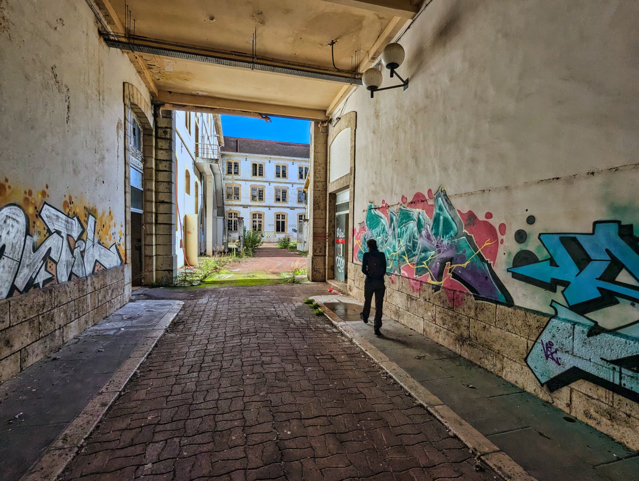 PXL 20241020 084704844