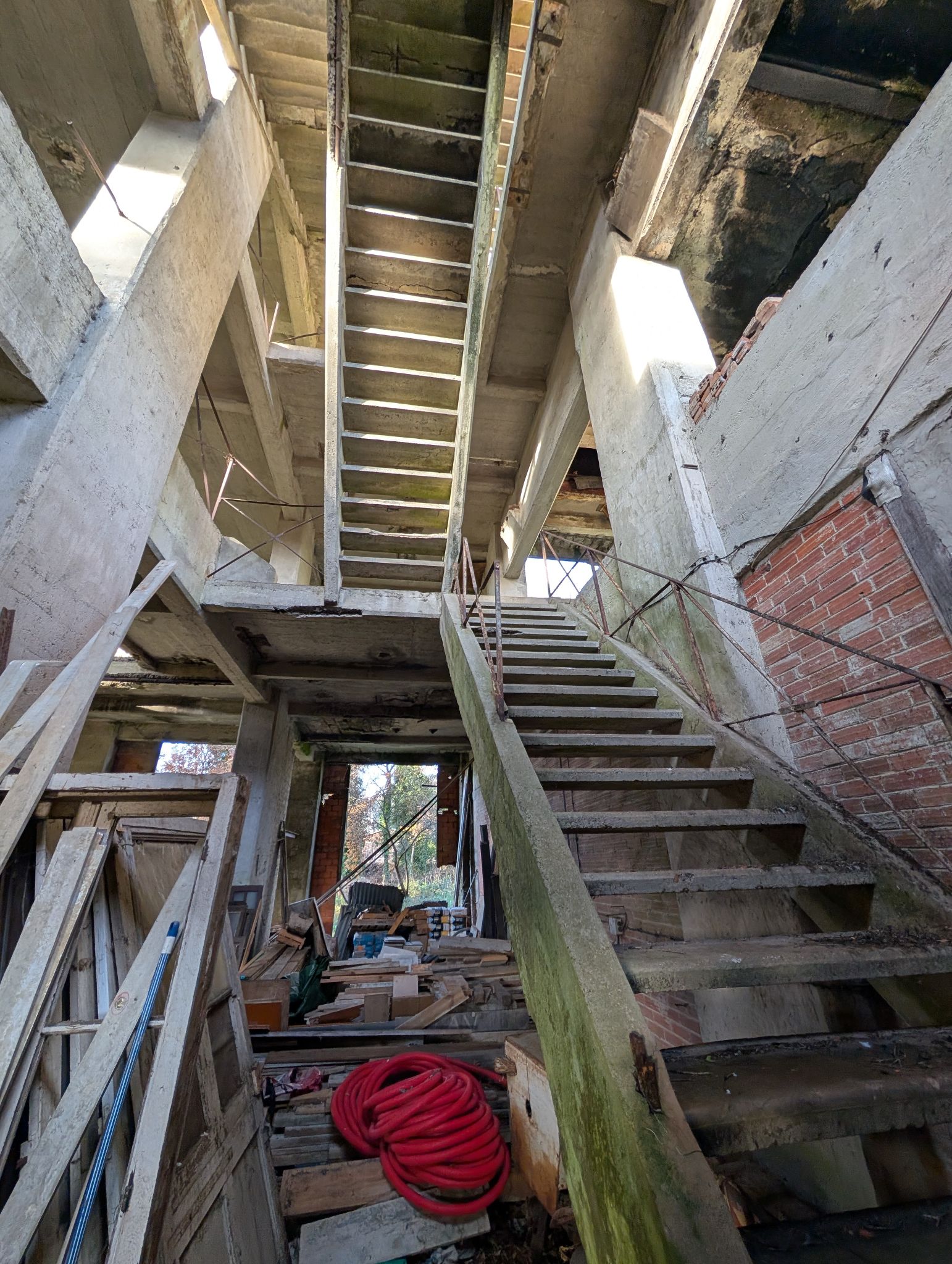 PXL 20251212 143408504