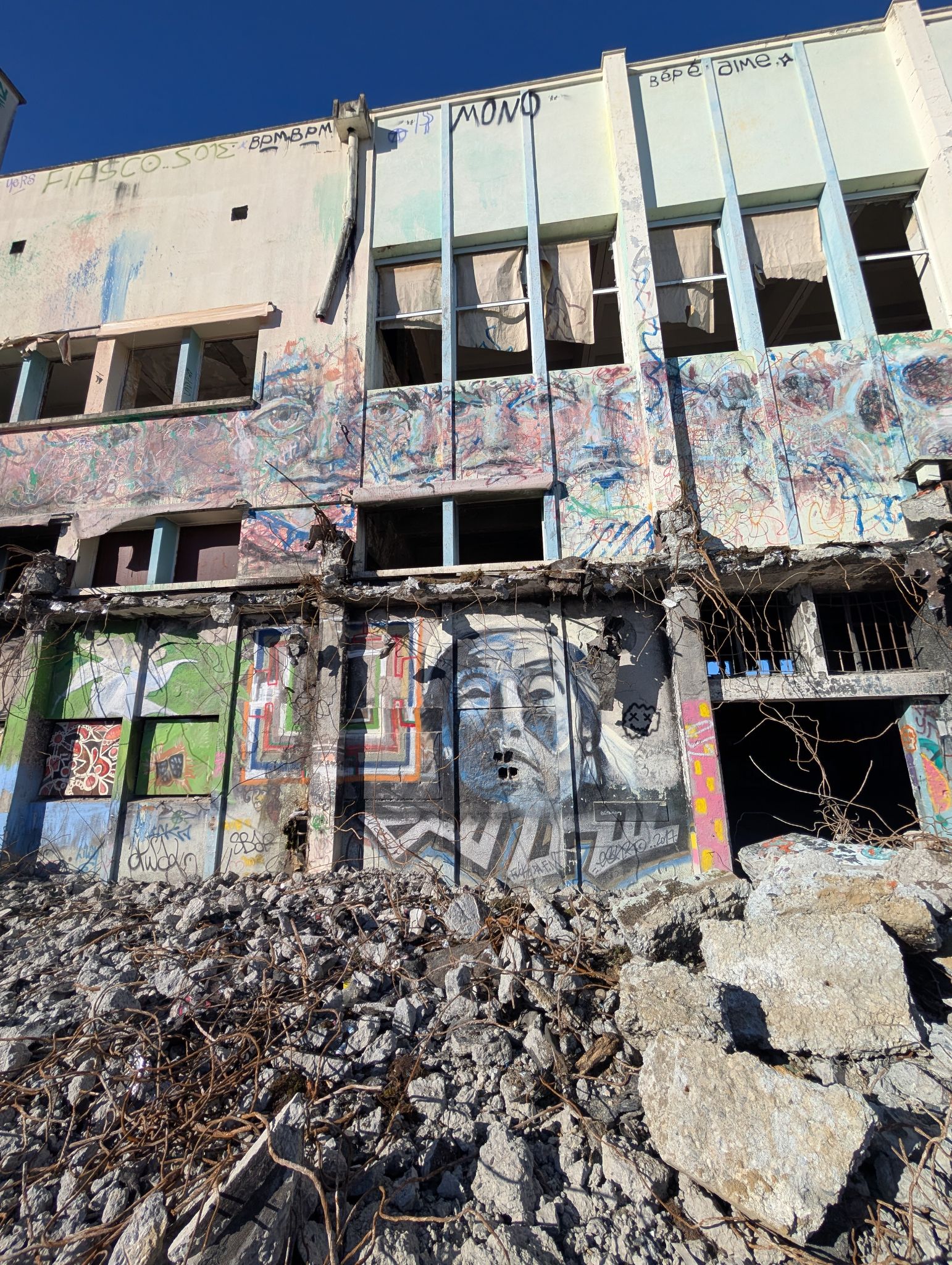 PXL 20251122 123933324